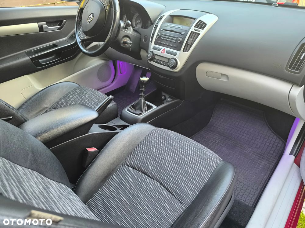 Kia ProCeed - 23