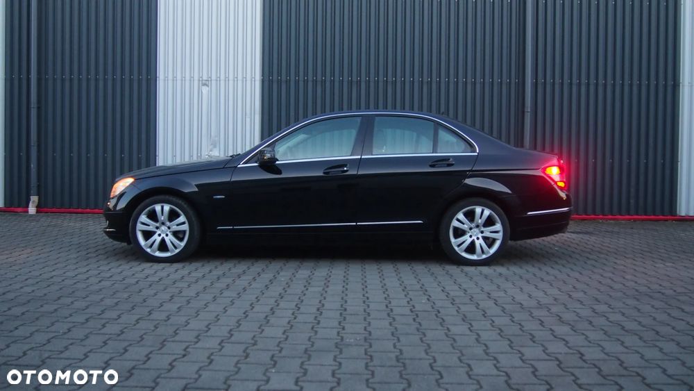 Mercedes-Benz Klasa C 180 Kompressor BlueEFFICIENCY Elegance - 29