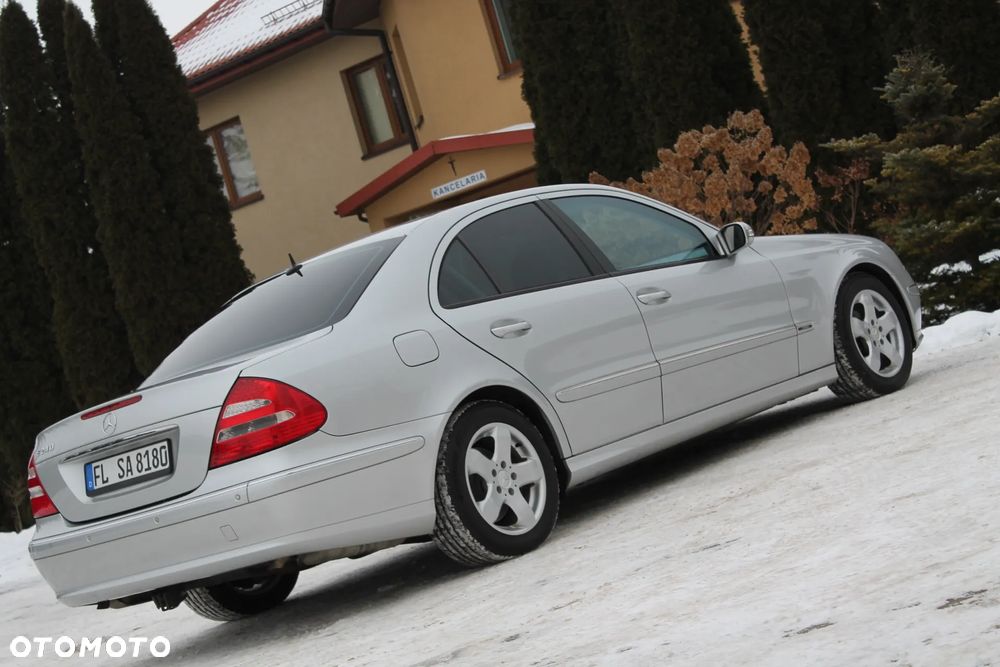 Mercedes-Benz Klasa E 240 4Matic Avantgarde - 17