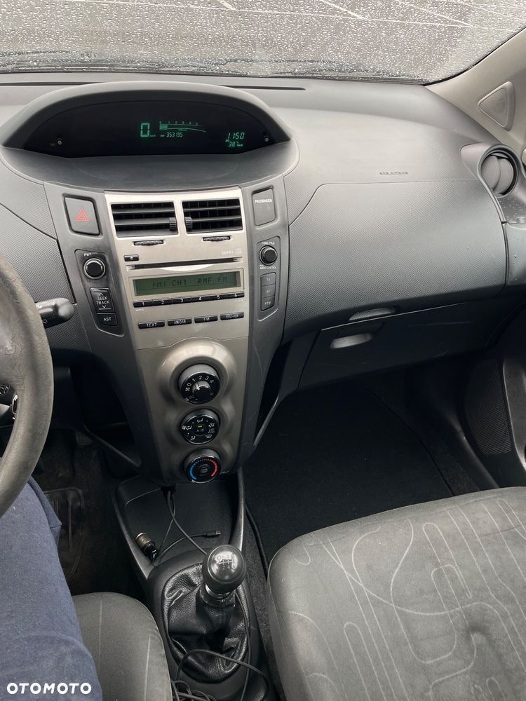 Toyota Yaris 1.4 D-4D Premium - 6
