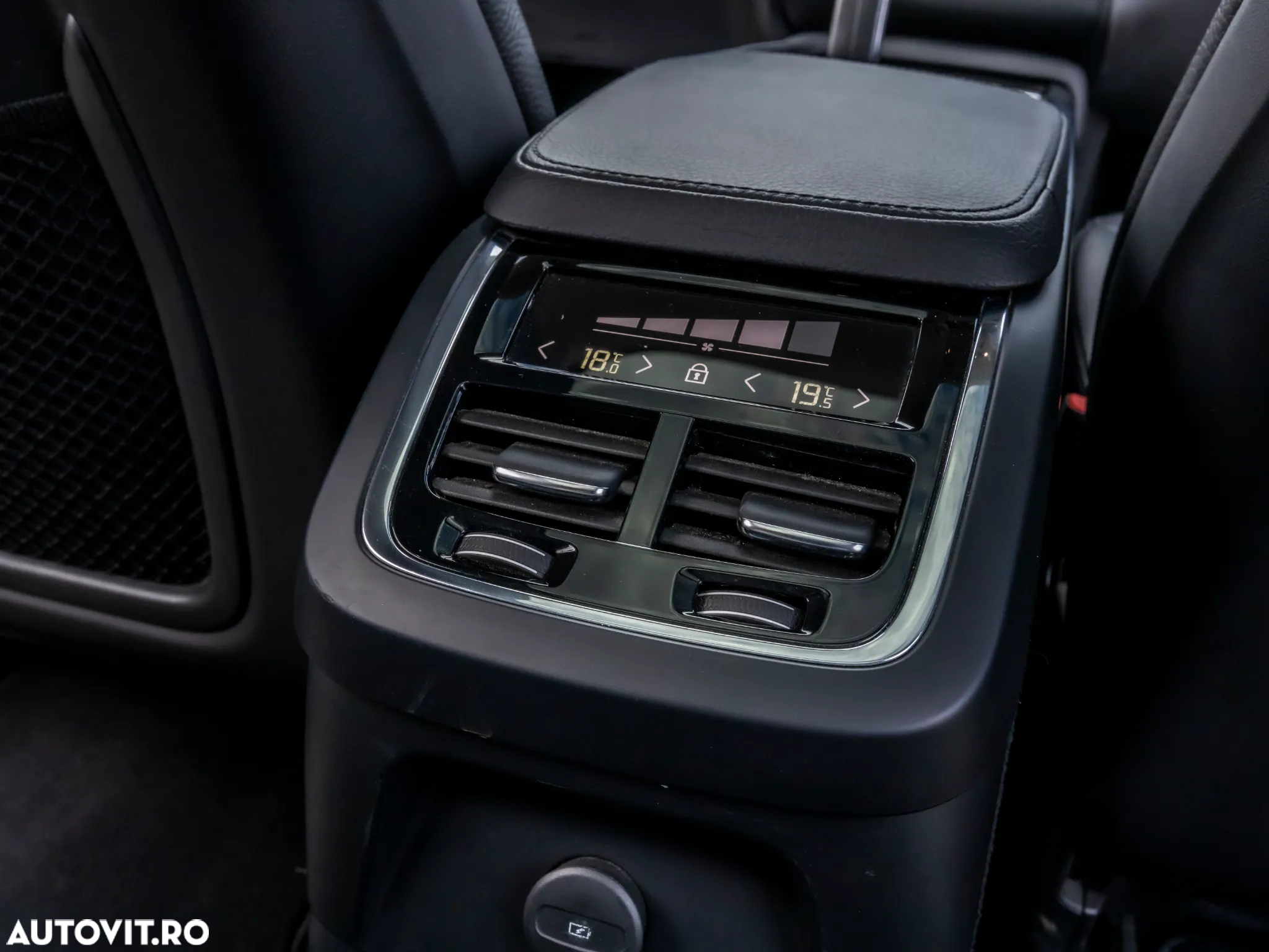 Volvo XC 90 T8 AWD Twin Engine Geartronic Momentum - 17