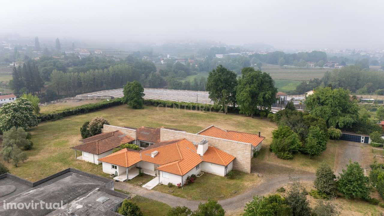 Moradia em vizela com 6 quartos e elevado potencial de investimento - Grande imagem: 2/46
