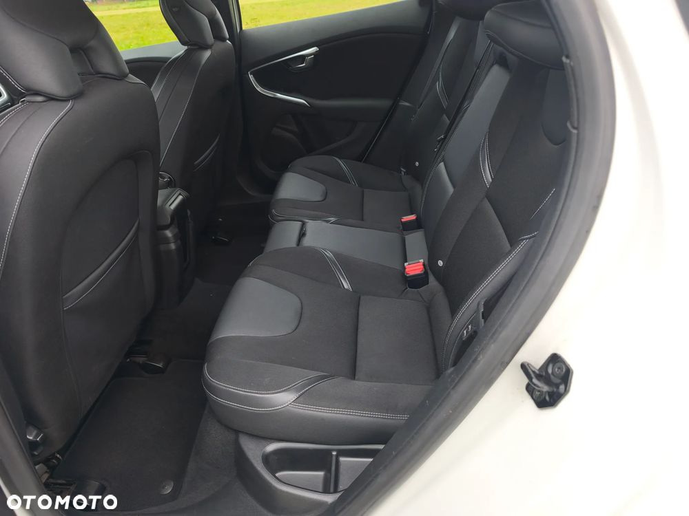 Volvo V40 D2 Momentum - 11