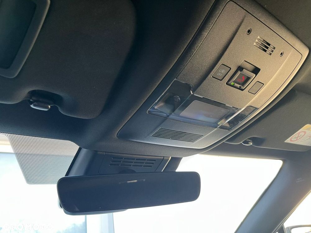 Lexus UX 300h F Sport Design - 36