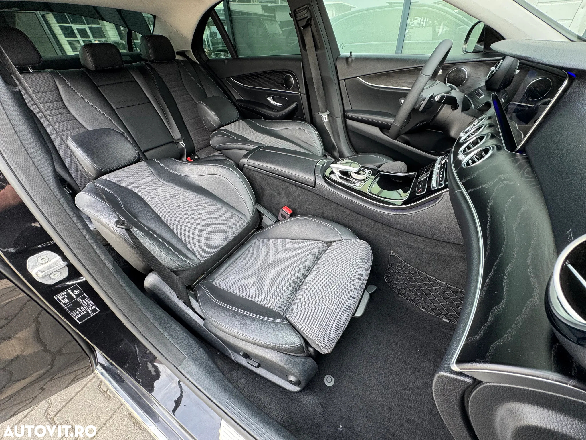Mercedes-Benz E 350 D 4Matic 9G-TRONIC Avantgarde - 11