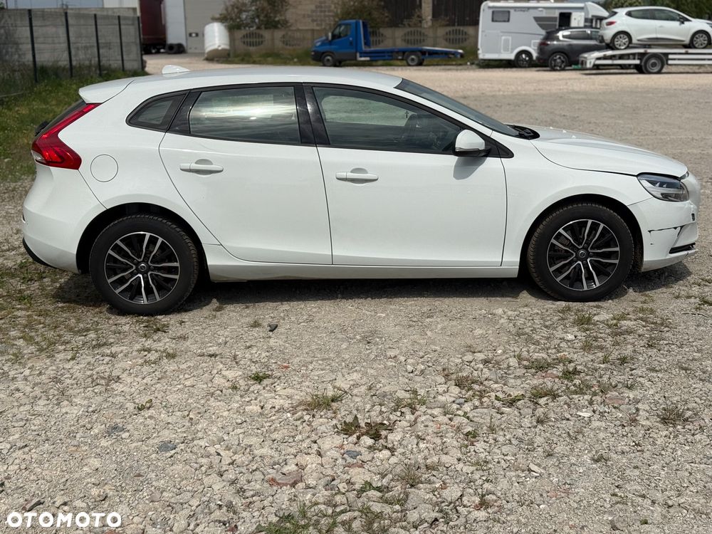 Volvo V40 T2 Geartronic RDesign - 4