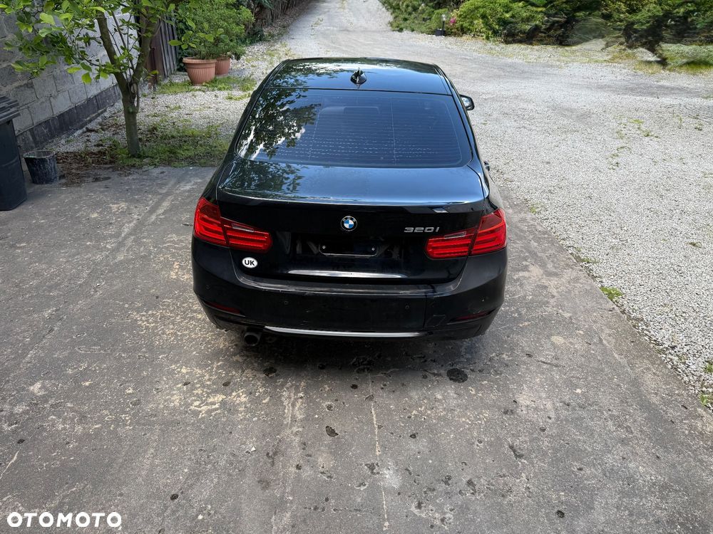 BMW Seria 3 320i - 5