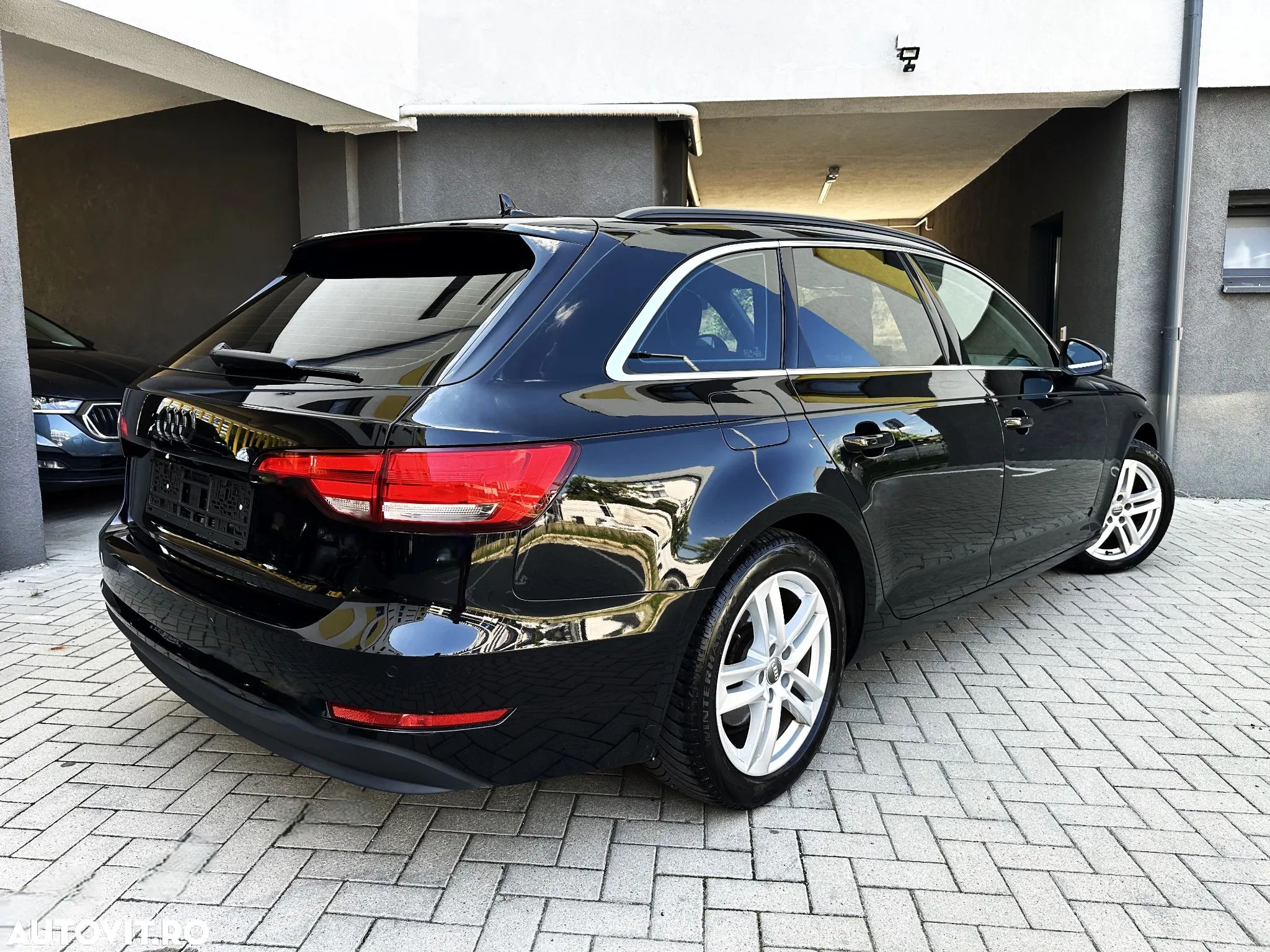 Audi A4 Avant 2.0 40 TDI S tronic S Line - 5