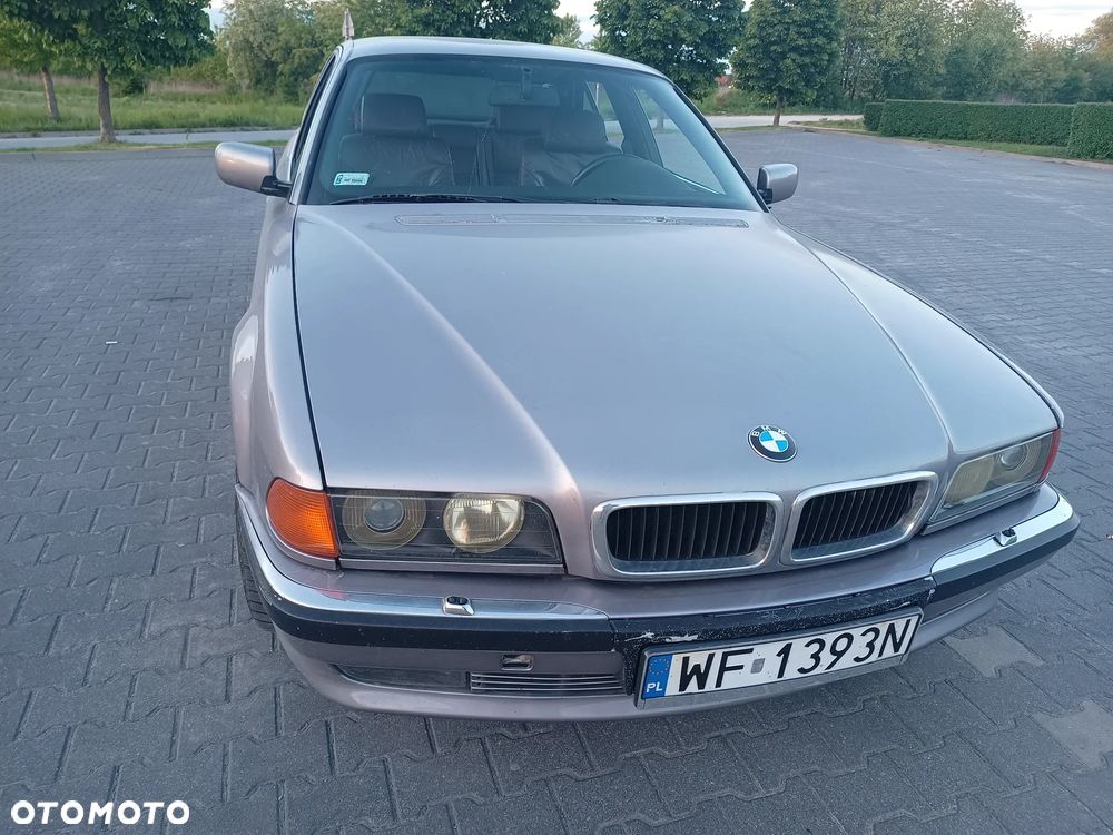 BMW Seria 7 740i V8 - 20
