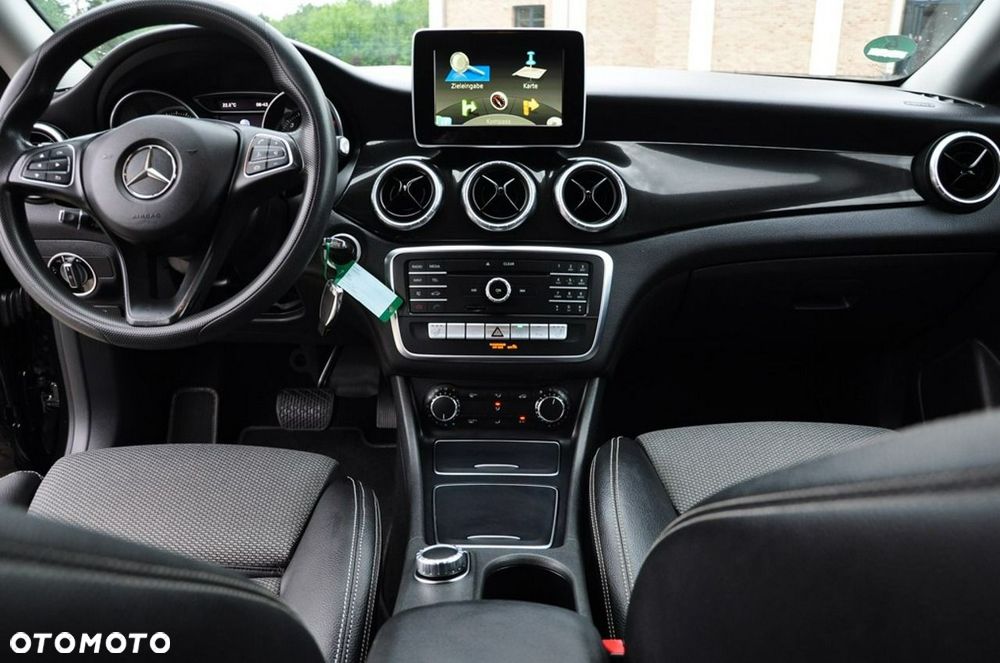 Mercedes-Benz CLA - 31
