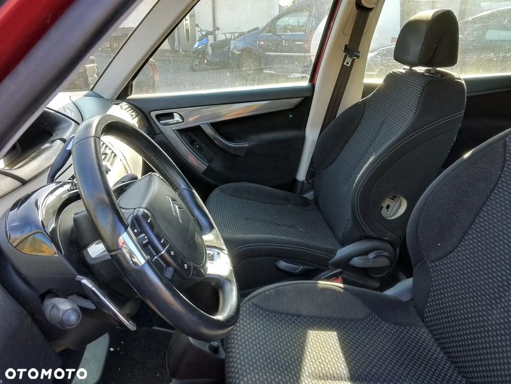 Citroen C4 Picasso (06-10r.) 2.0D 136KM. Silnik DW10BTED4 Skrzynia 20DS04 lakier EKQ - WICKED RED.Cały na części. GWARANCJA !!! Przód Tył Zestaw Komplet Drzwi Klapa Zderzak Błotnik Maska Grill Atrapa Szyba Pas Lampa Lusterko Boczki Fotel Kanapa Kokpit Deska Rozdzielcza Przełącznik Włącznik Sterownik Przewody Wiązka Instalacja Moduł Komputer Czujnik Listwa Pompa Alternator Wtryski Głowica Rozrusznik Kompresor Sprzęgło Dwumas Silnik Skrzynia ABS Klimatyzacji Paliwa Wspomagania Kolektor Turbina Przepustnica Zawór Chłodnica Koło Hak Belka Sanki Zawieszenie Mcpherson Półoś Amortyzator Wydech Tłumik Zacisk Most - 8