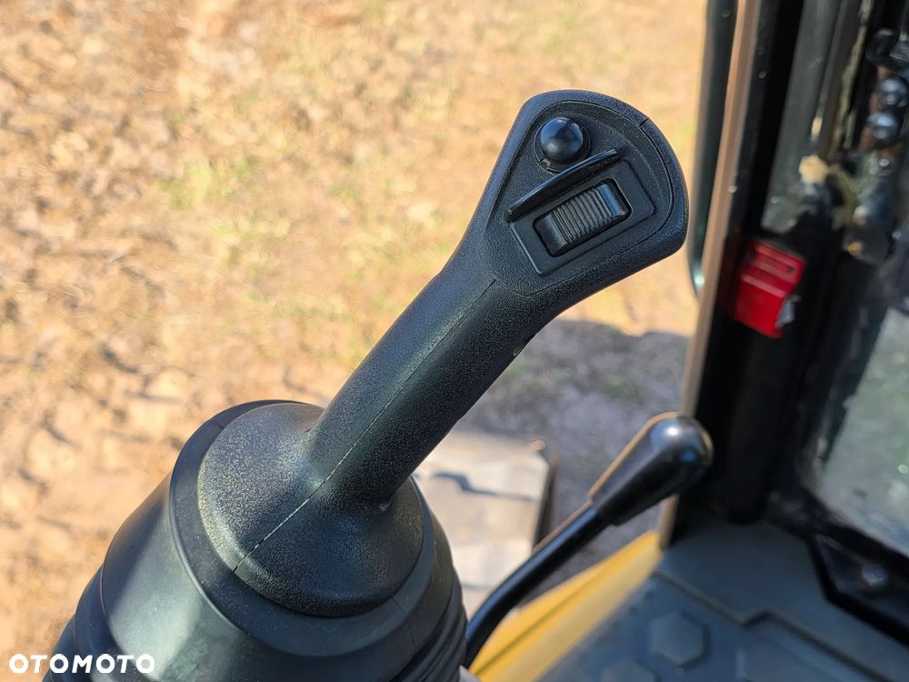 Caterpillar 305 - 32