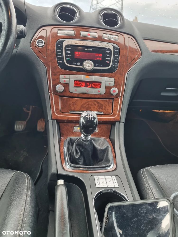 Ford Mondeo 2.0 TDCi Ghia X - 12