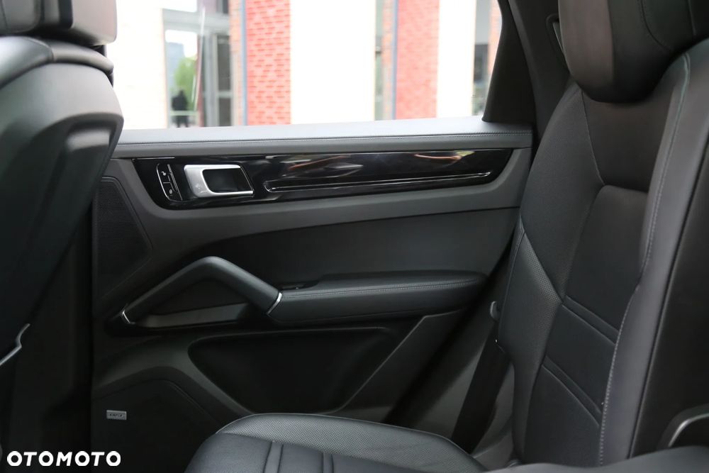 Porsche Cayenne - 29