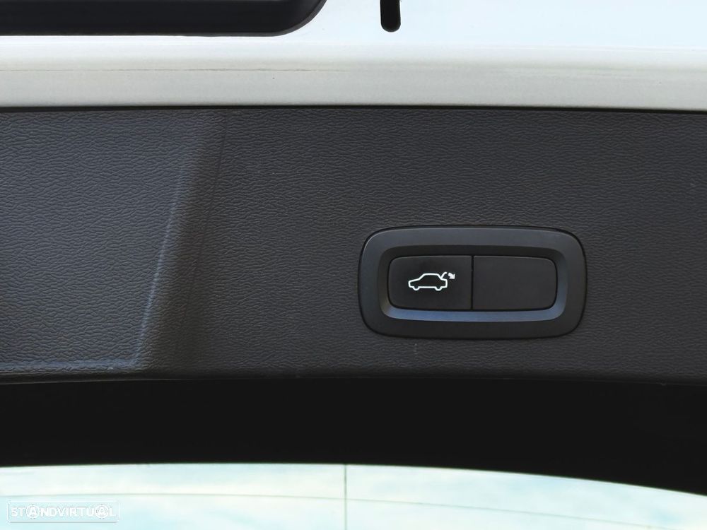 Volvo XC 40 2.0 D3 Momentum Geartronic - 20