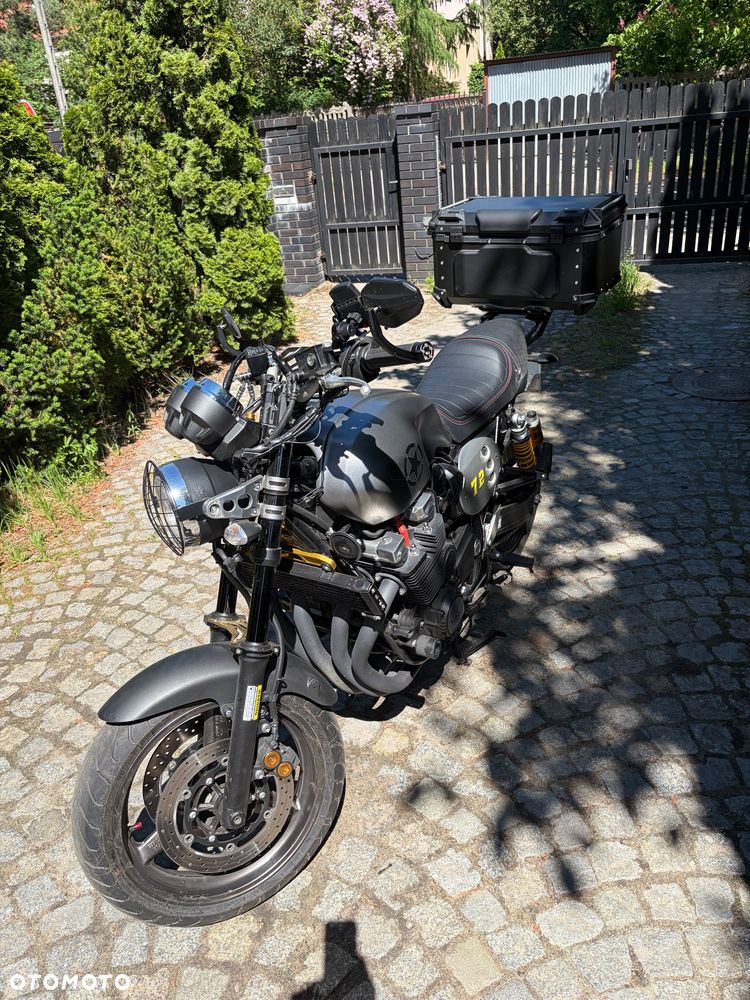 Yamaha XJR - 11