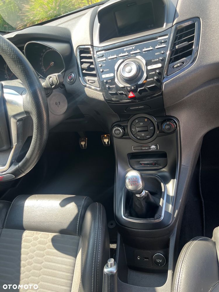 Ford Fiesta 1.6 EcoBoost ST - 23