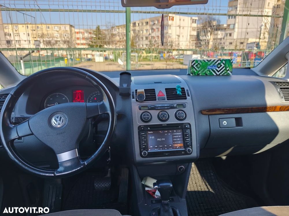 Volkswagen Touran 2.0 TDI DSG United - 6