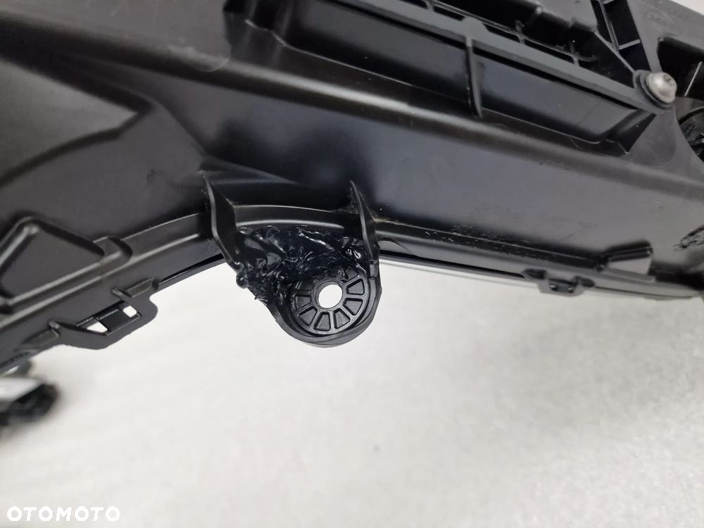 RENAULT MEGANE IV 4 E-TECH E TECH 21- PRAWY HALOGEN / LED / DRL , NR 266009007R / 266009083R , NR AUKCJI LA421 - 9