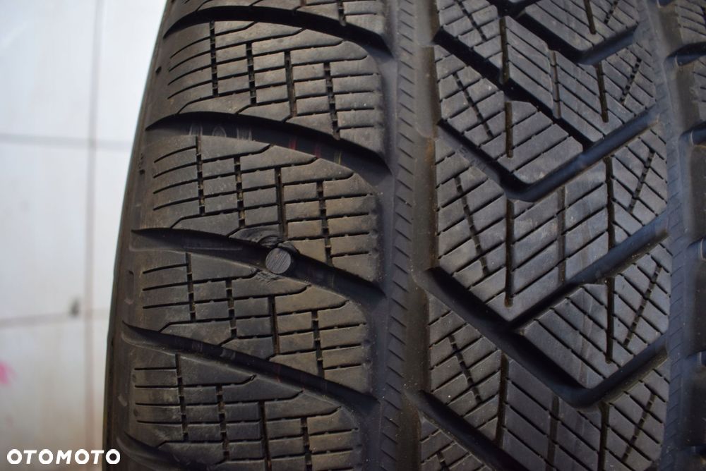 R20 255/50 Pirelli Scorpion Winter AO - 7