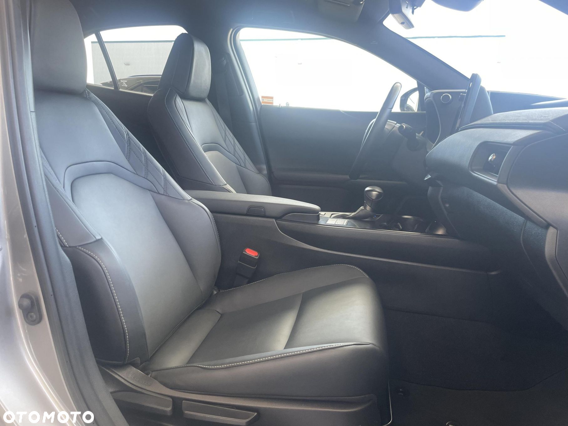 Lexus UX - 8