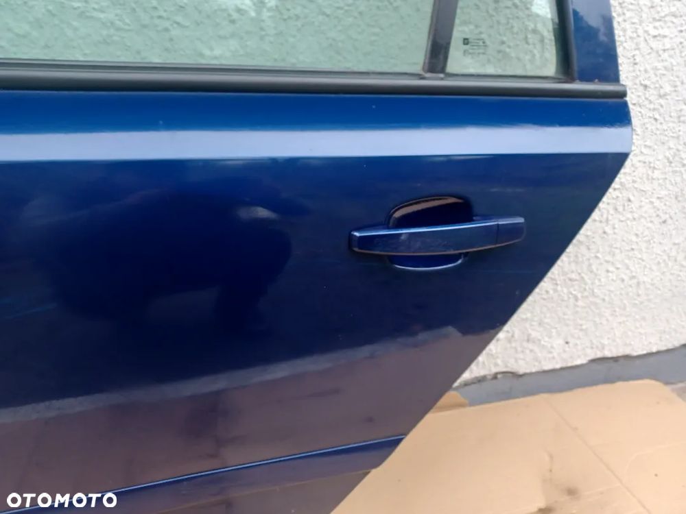 DRZWI TYLNE LEWE ASTRA H KOMBI Z21B - 2