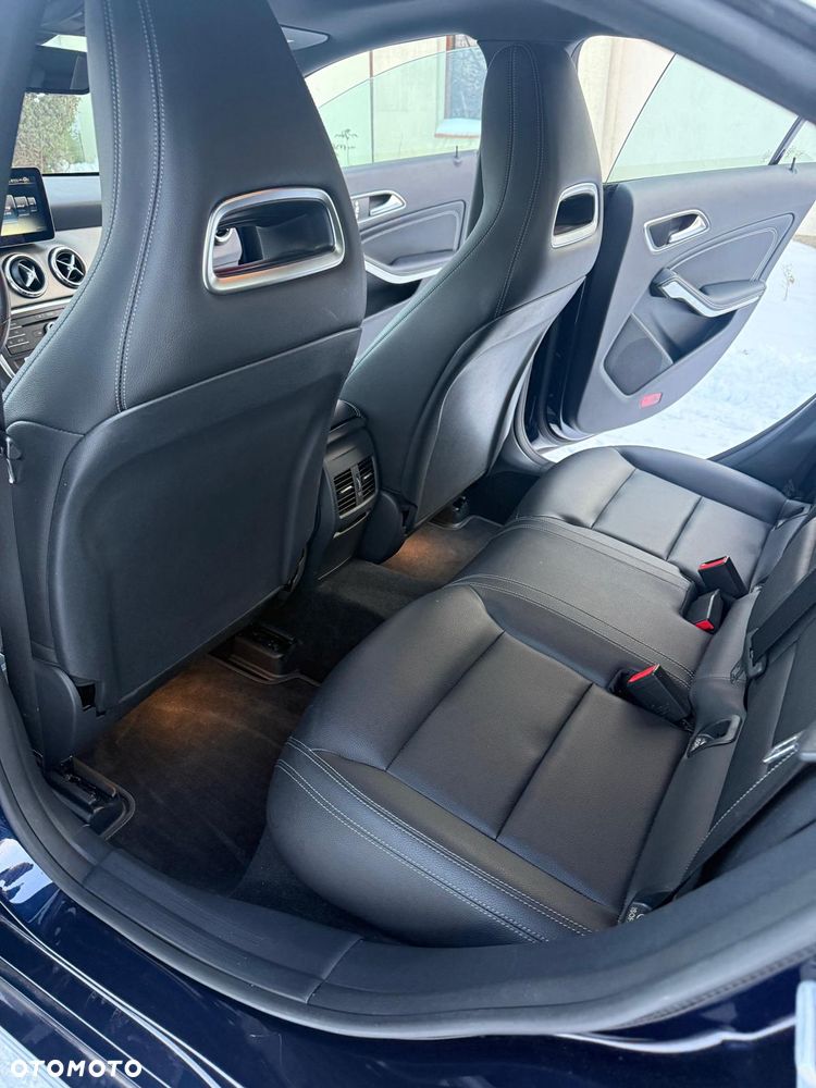 Mercedes-Benz CLA 250 4Matic 7G-DCT - 19