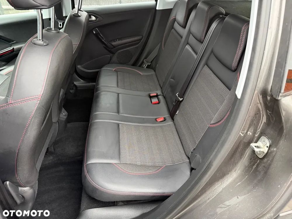 Peugeot 2008 PureTech 130 EAT8 GT Pack - 13