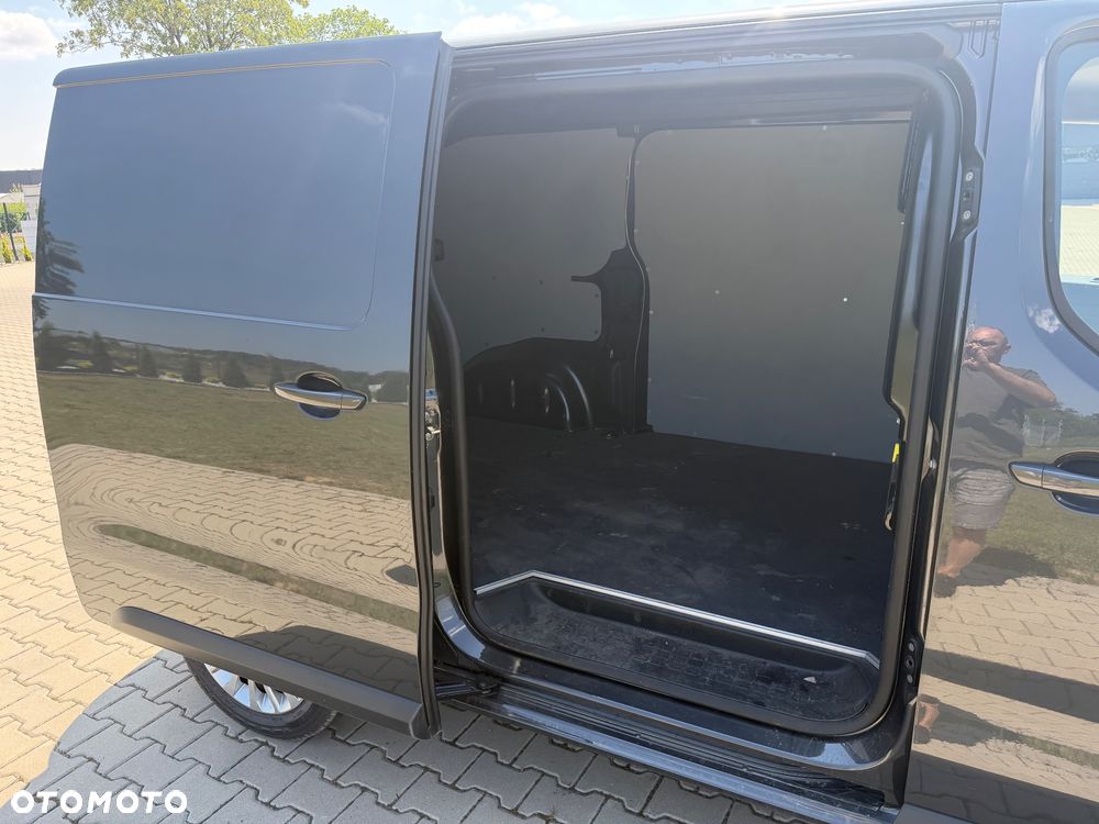 Toyota PRO ACE - 5