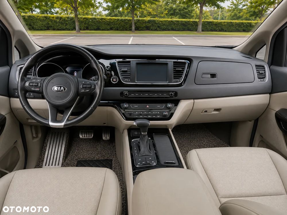 Kia Carnival - 13