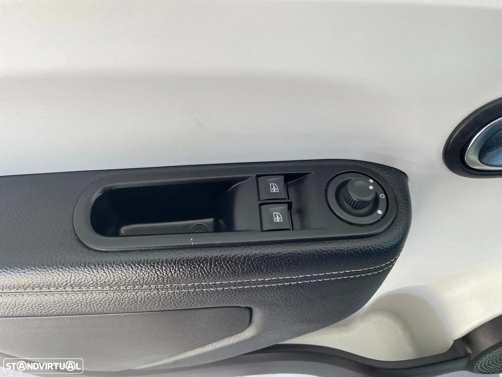 Renault Twingo TCE 90 EDC INTENS - 21