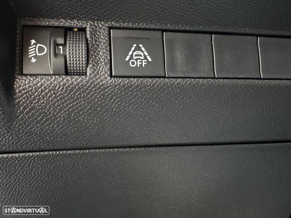 Peugeot 208 - 32