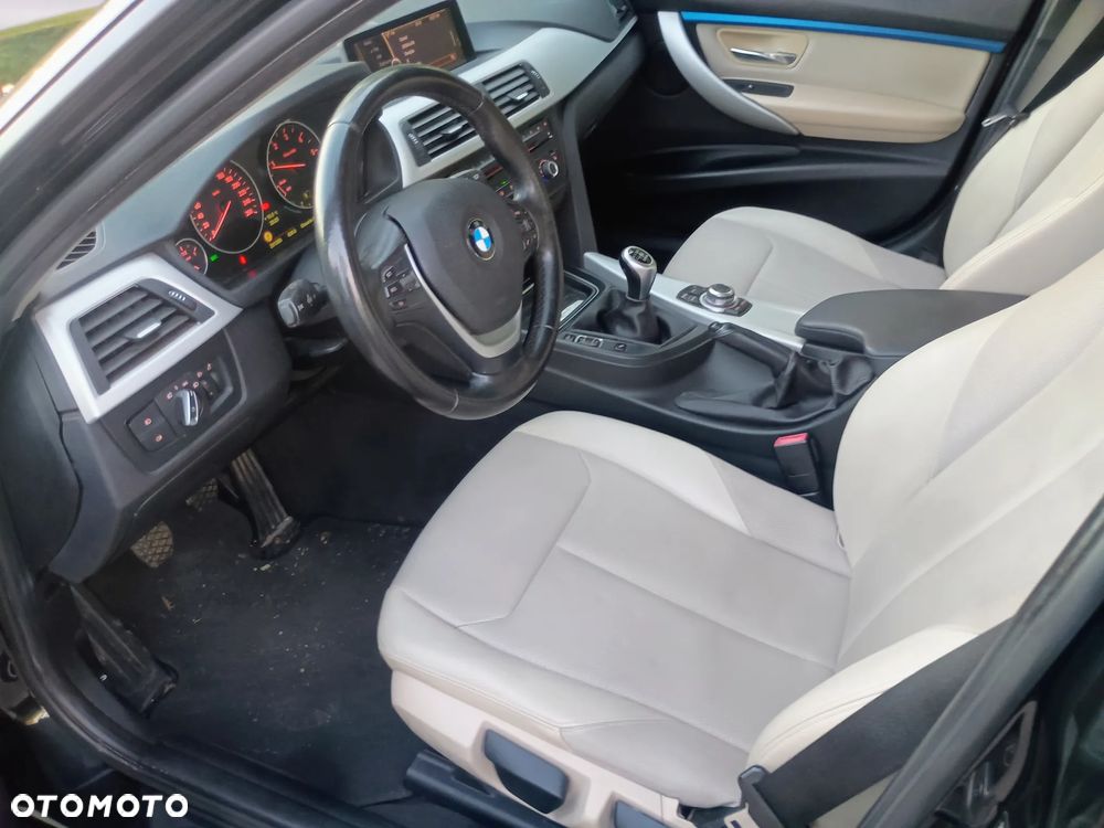 BMW Seria 3 320d Luxury Line - 22