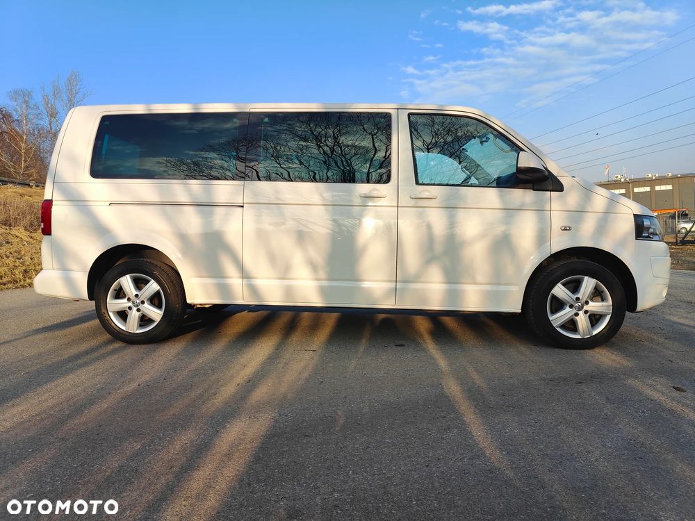 Volkswagen Caravelle - 8