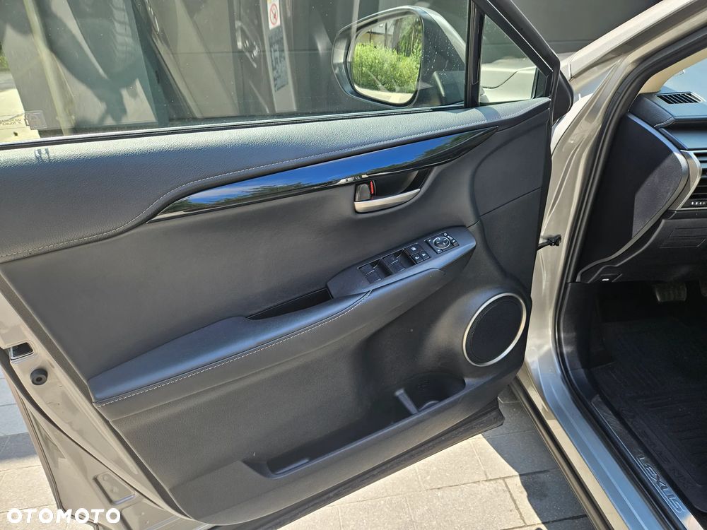 Lexus NX 300h Prestige AWD - 22