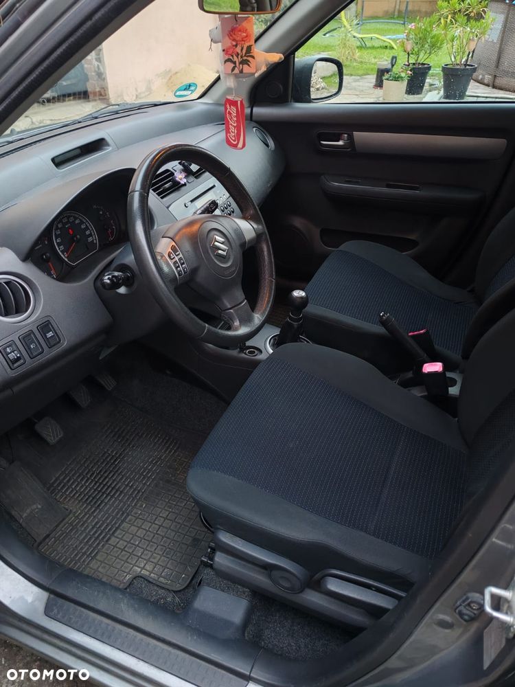 Suzuki Swift - 4