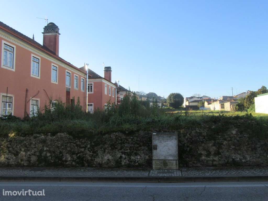 Terreno para construção no centro da vila de Monte Real - Grande imagem: 2/4