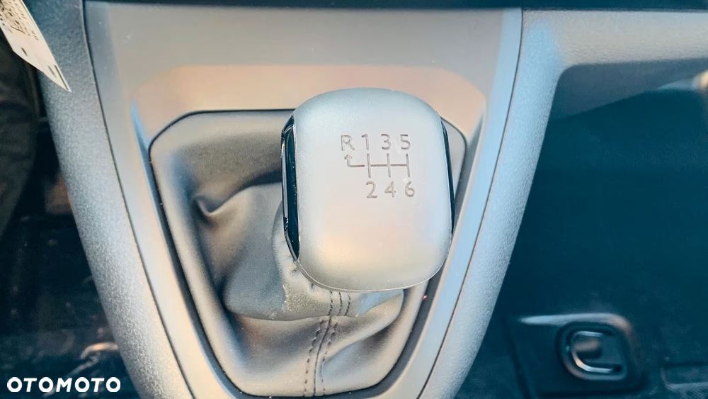 Opel Vivaro 2.2 CDTI M 2,8t - 12