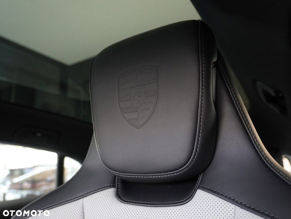 Porsche Taycan 105kWh 4S Black Edition - 26