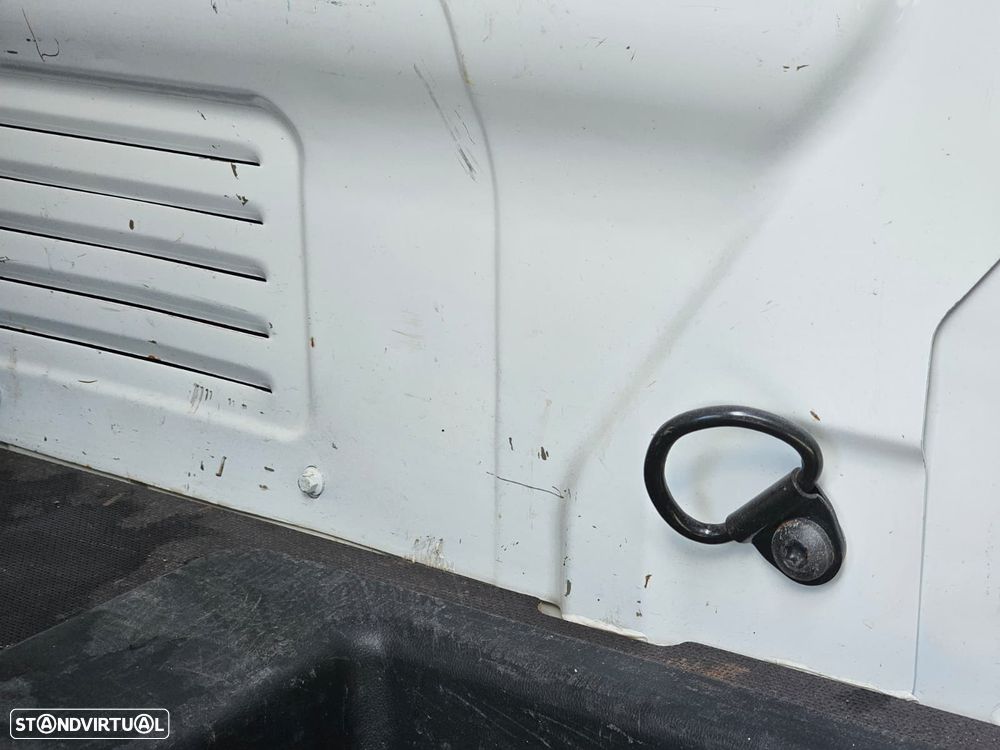 Maxus DELIVER 9 - 38