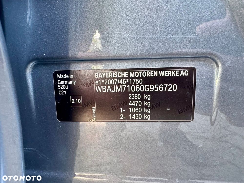 BMW Seria 5 520d M Sport - 32