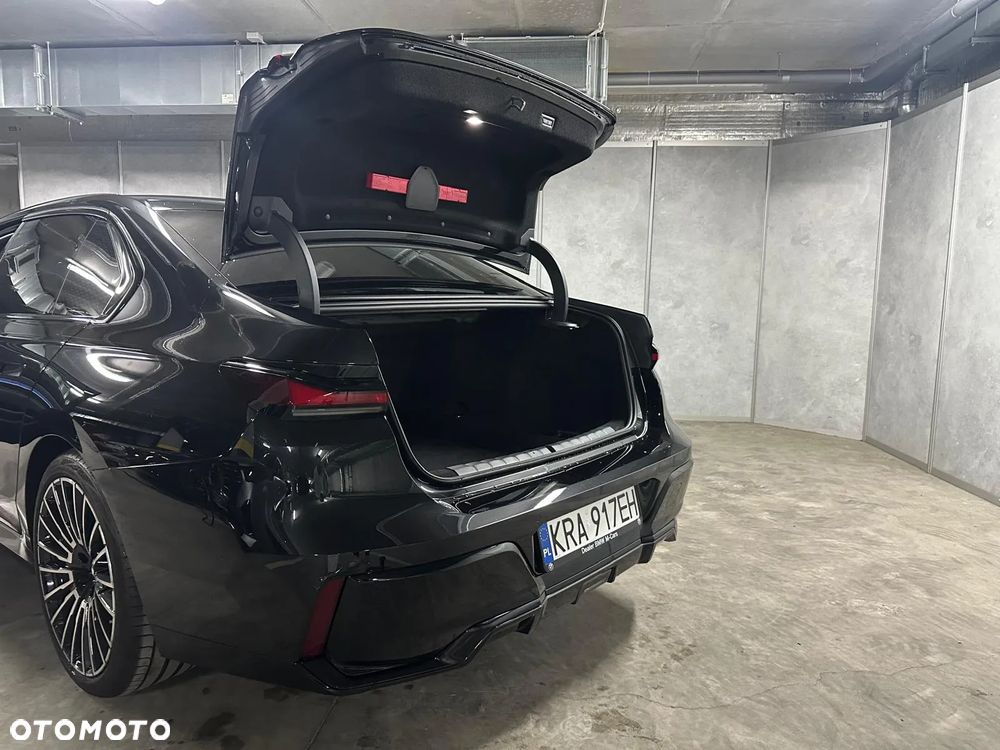 BMW Seria 7 - 32