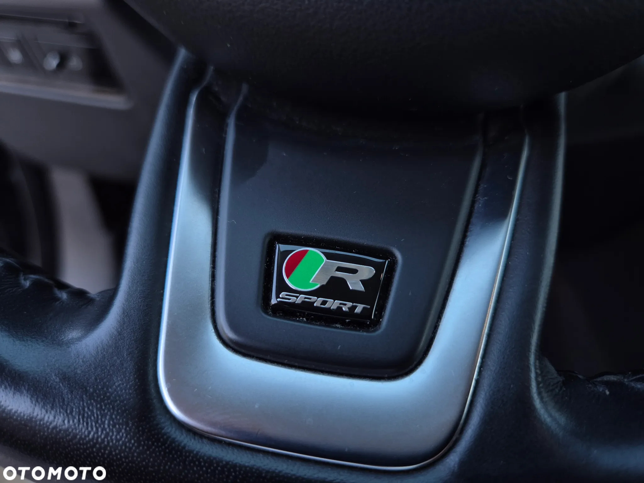 Jaguar F-Pace 2.0 i4D AWD R-Sport - 33
