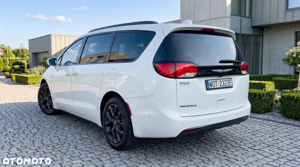 Chrysler Pacifica - 3