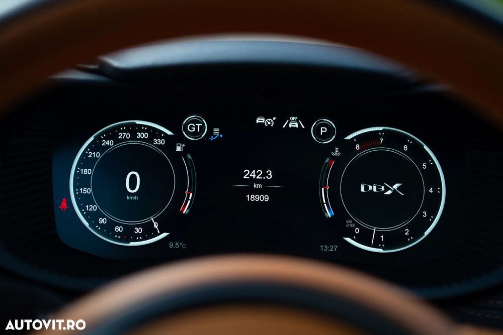 Aston Martin DBX - 17