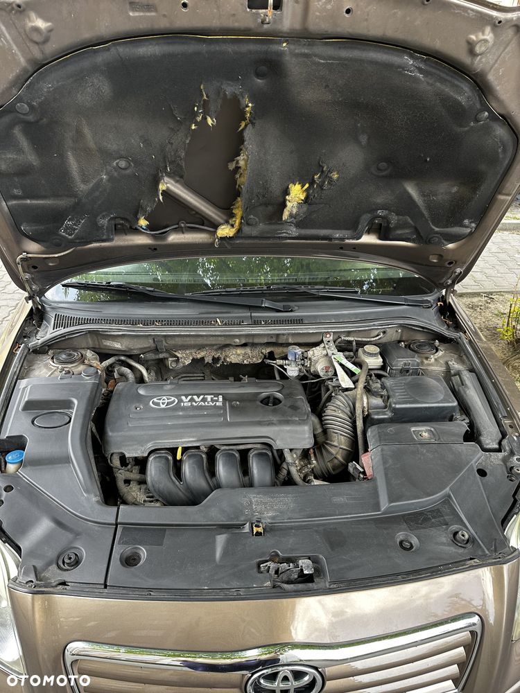 Toyota Avensis 1.8 VVT-i Sol - 29