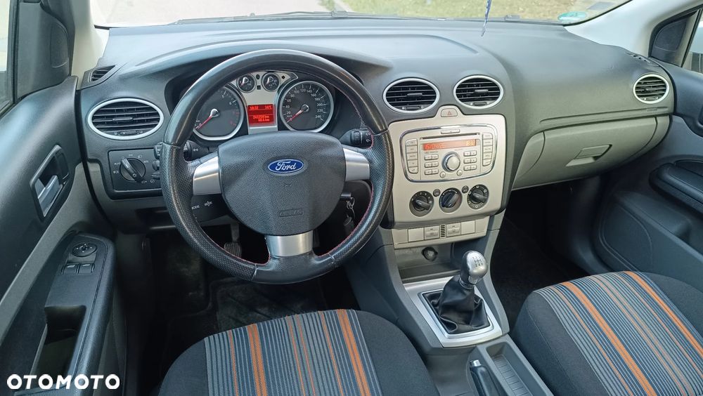 Ford Focus 1.6 16V Style+ - 21