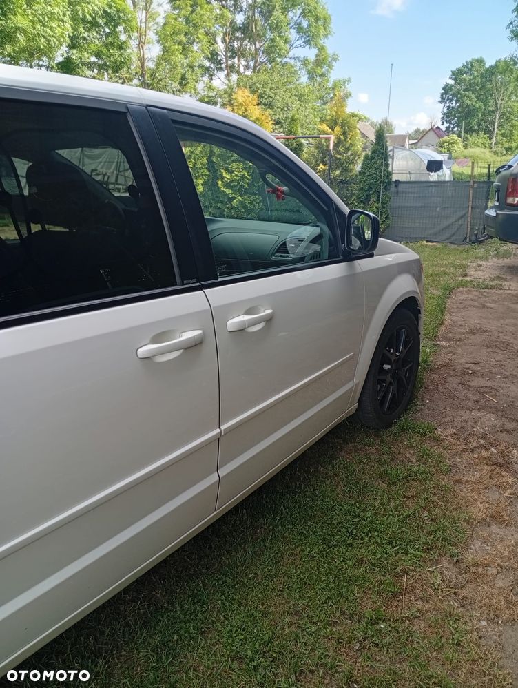 Dodge Grand Caravan - 35