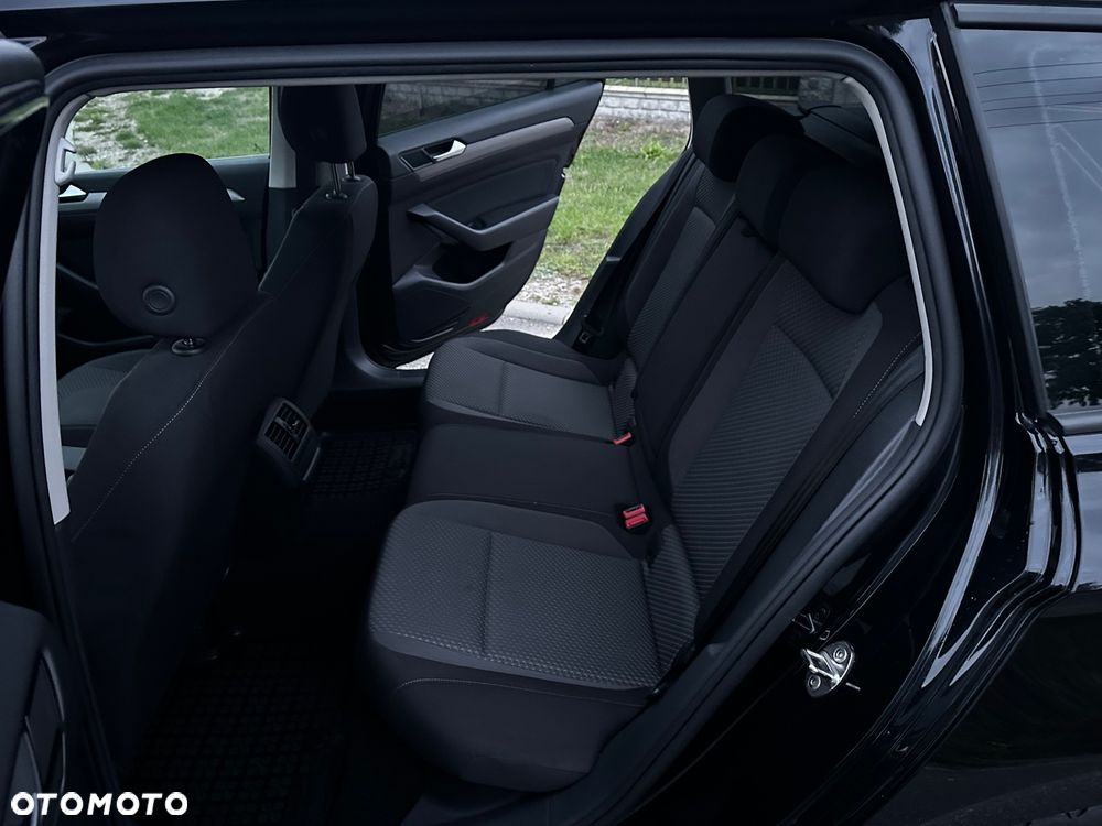 Volkswagen Passat - 18