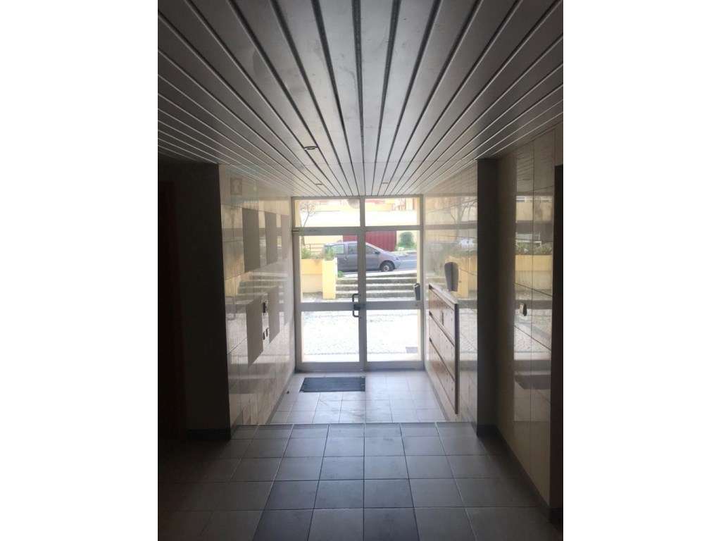 T1 mobilado com estacionamento para arrendamento em Telheiras - Grande imagem: 2/30